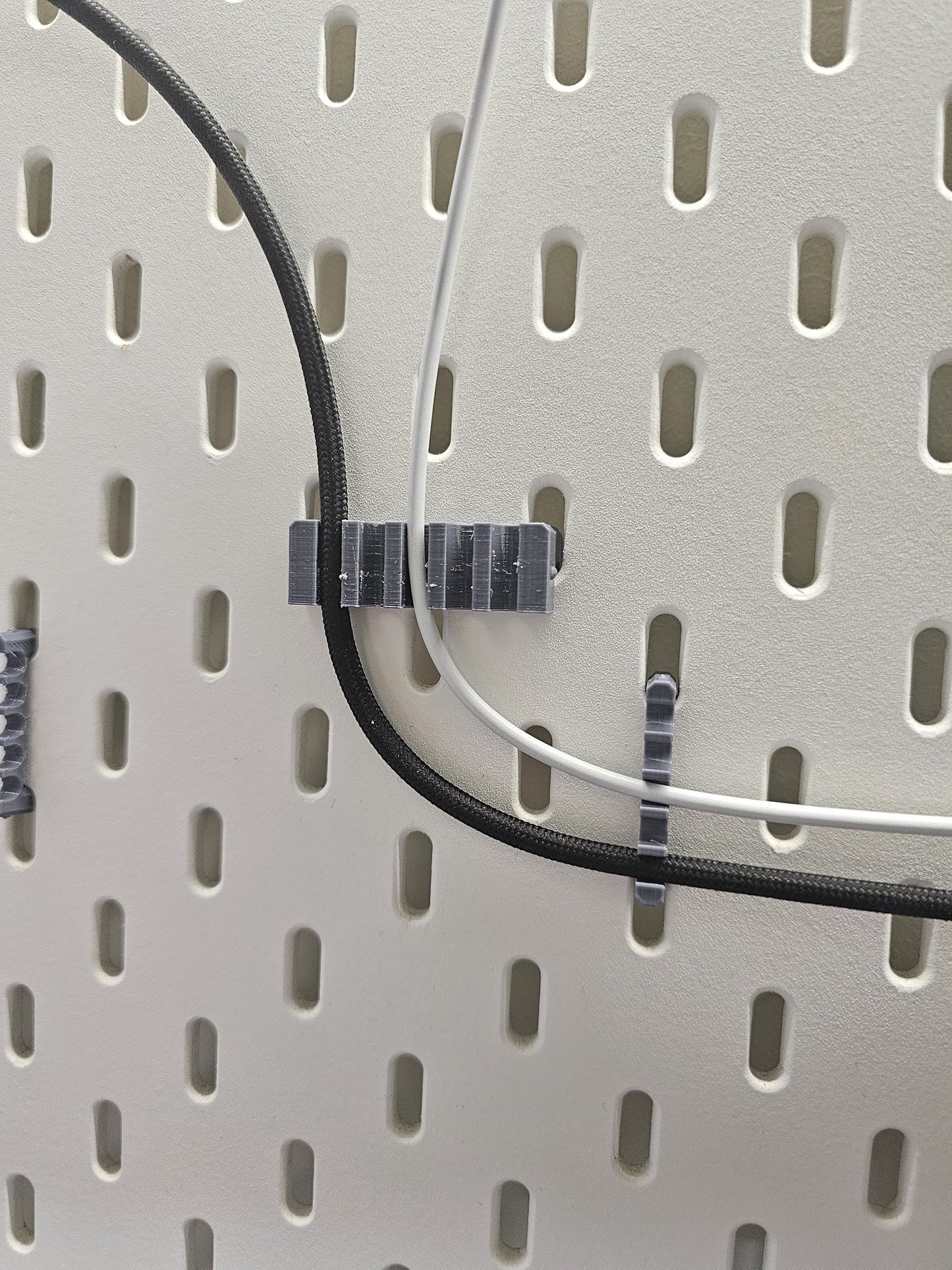 TinkerBit Locking Cable Manager for IKEA SKÅDIS | Vertical & Horizontal Routing | 5-Slot cable Organizer